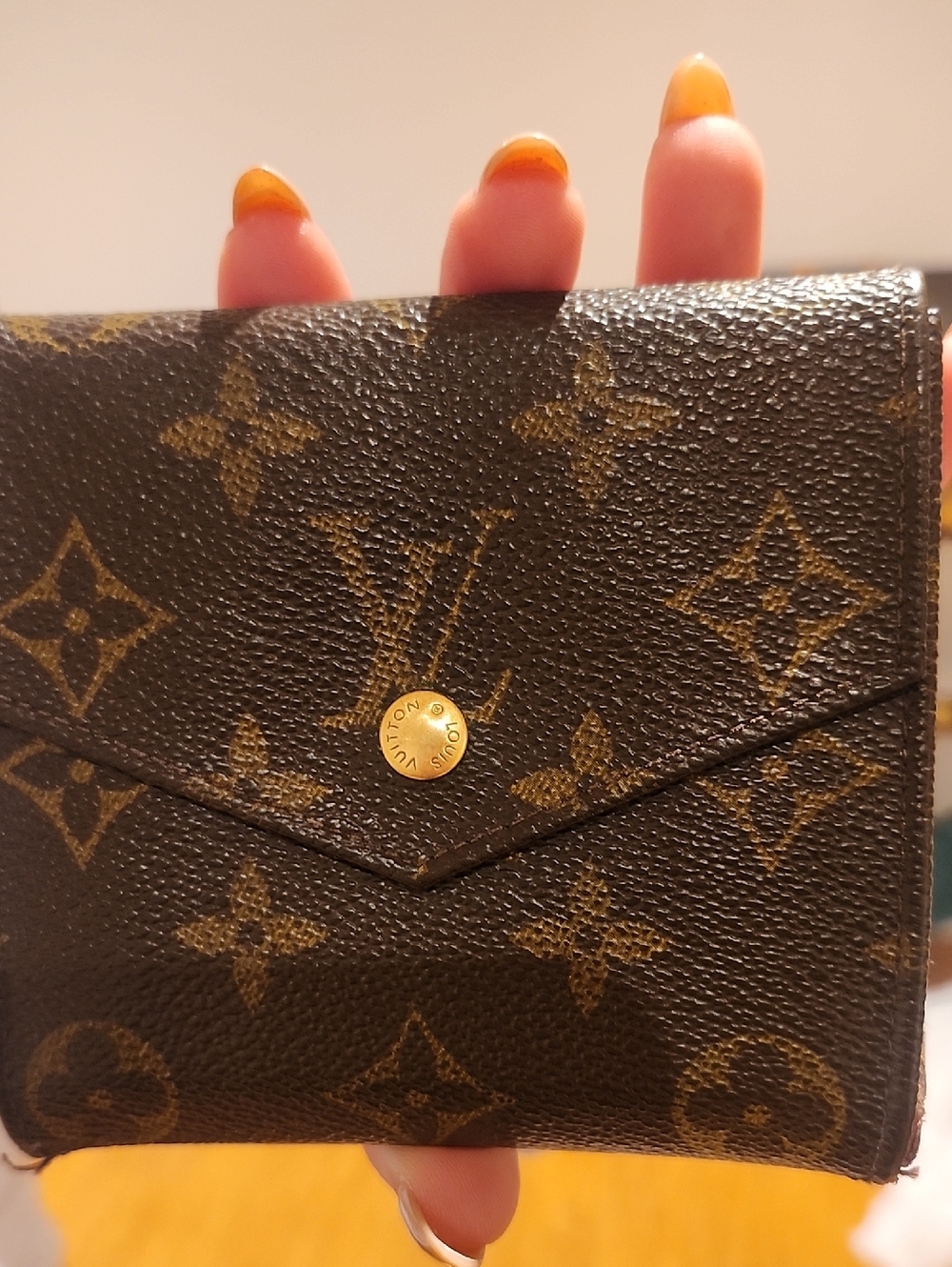 LV Trifold